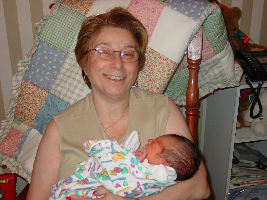 08032001-NannaLee.jpg 113.2K