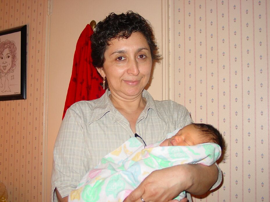 08042001-Abuela.jpg 88.7K