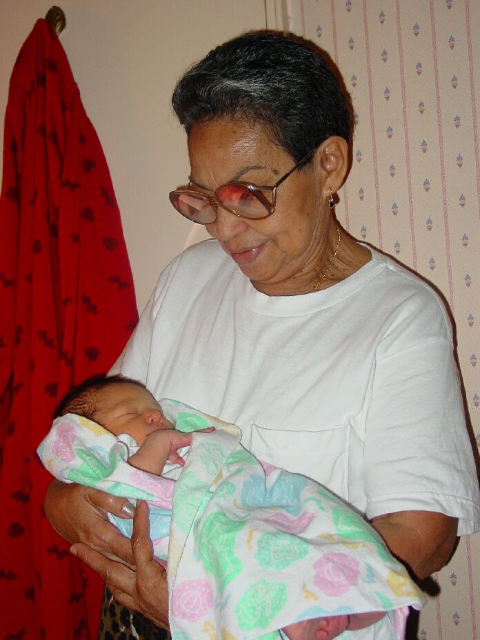 08042001-Bizabuelita.jpg 87.0K